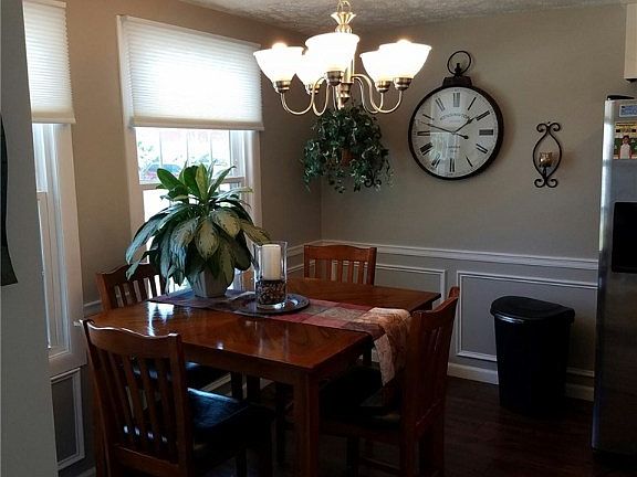 4th image of 7499 Essex Dr