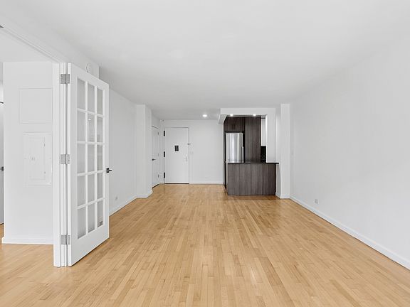 5th image of 330 W 58th St APT 12G