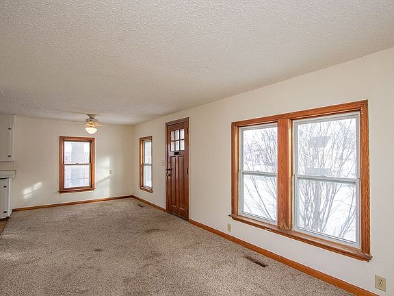5th image of 704 W 3rd Ave