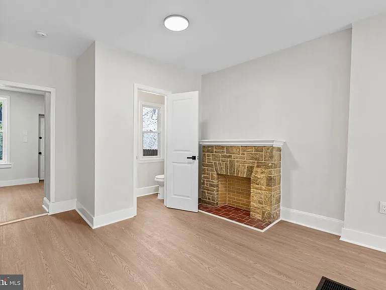 35 E Collom St — Photo 6