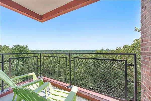 Sold by Exclusive Properties Sotheby's International Realty | media 2