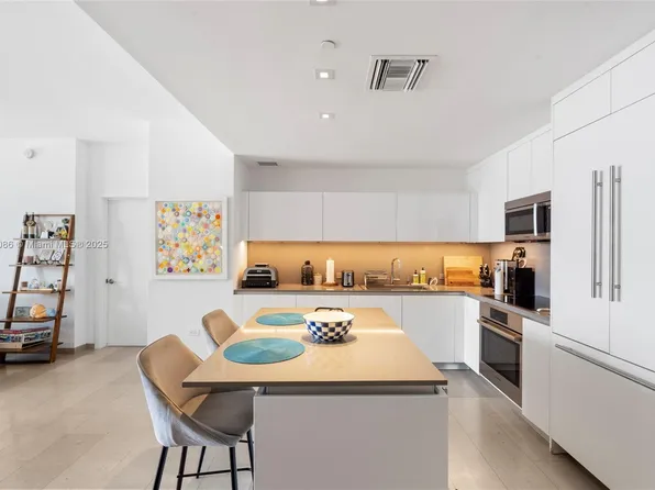 88 SW 7th St APT 1205, Miami, FL 33130