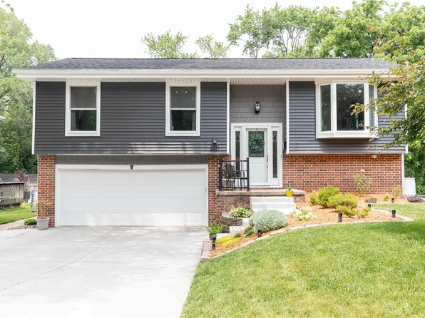 6221 Robin Dr, Des Moines, IA 50322