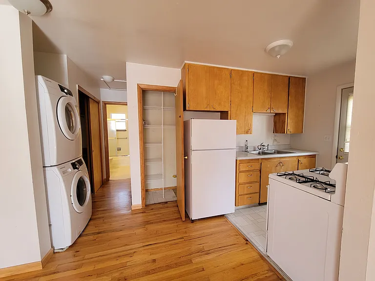 1128 Richmond Dr — Photo 2