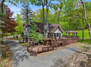 231 Tanglwood Dr, Greentown, PA 18426