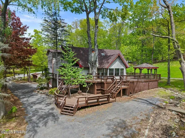 231 Tanglwood Dr, Greentown, PA 18426