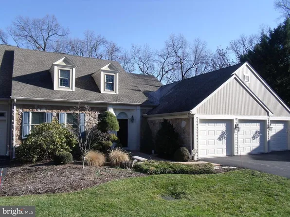 2079 Rosewood Ln, York, PA 17403