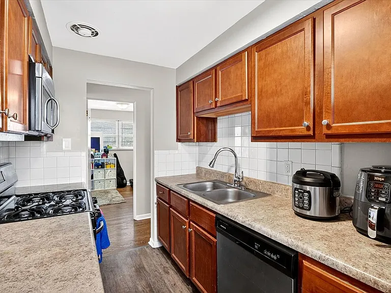 8106 Fawn Ave — Photo 3