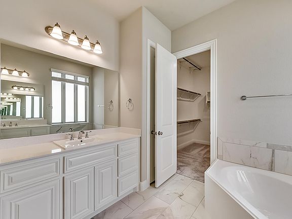 4th image of 3738 Adriana Ave