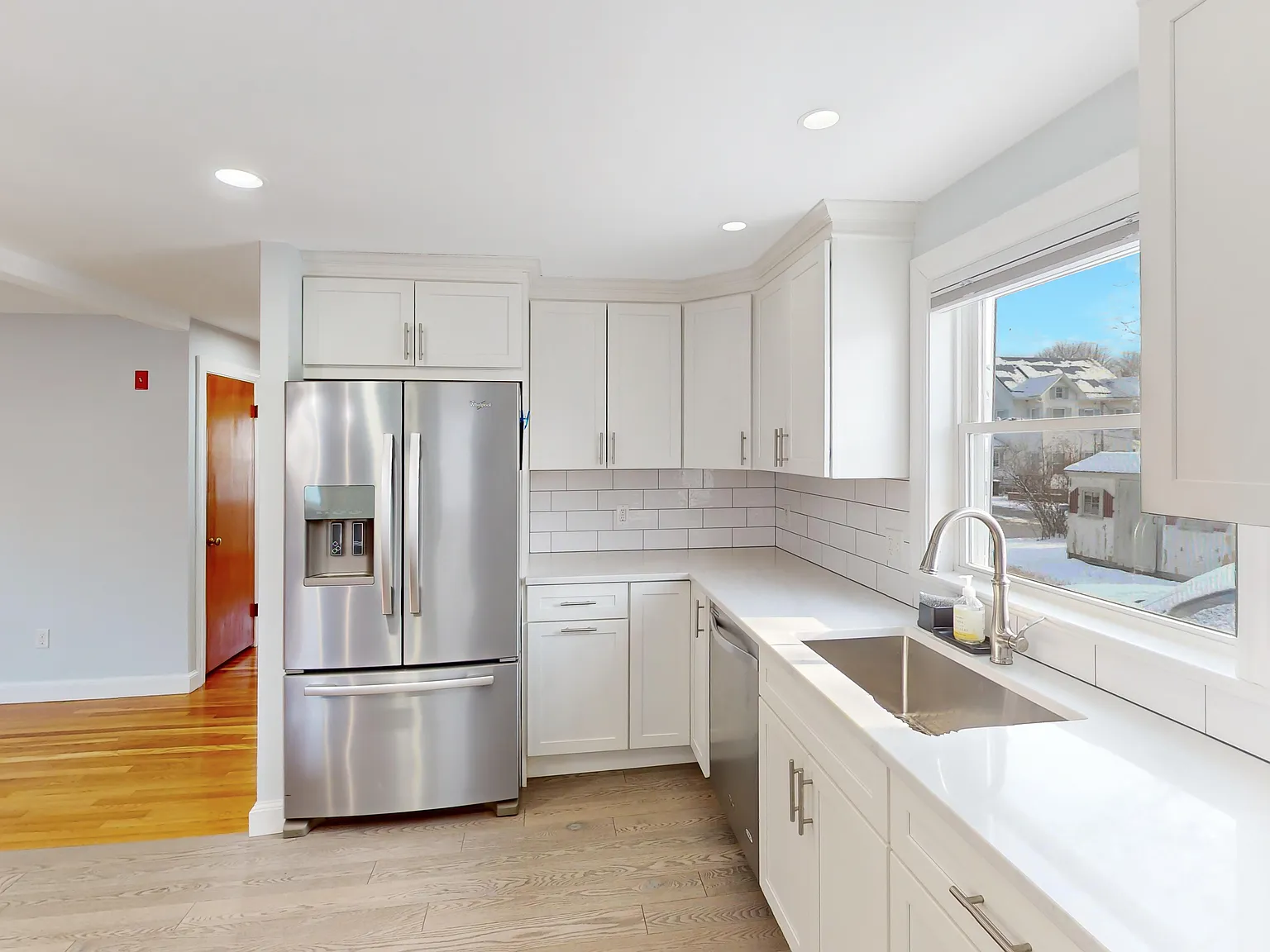 3 bed, 1224 sqft, $3,700 — Photo 4