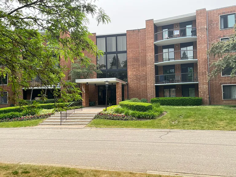1605 E Central Rd #202A — Photo 1