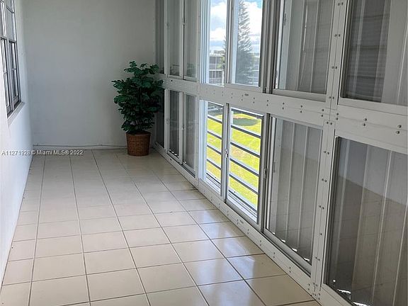 2nd image of 4050 Ainslie Dr #4050-D