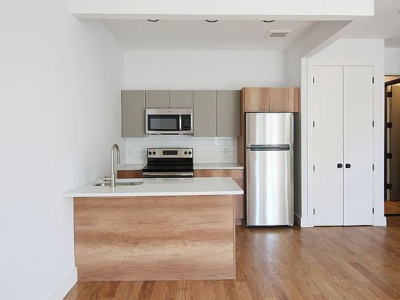 2nd image of 305 Sumpter St #2F