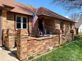 4817 Woodfield Dr, Saint Joseph, MO 64506