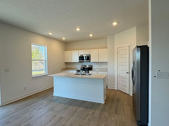 3rd image of 2897 Woods Edge Dr