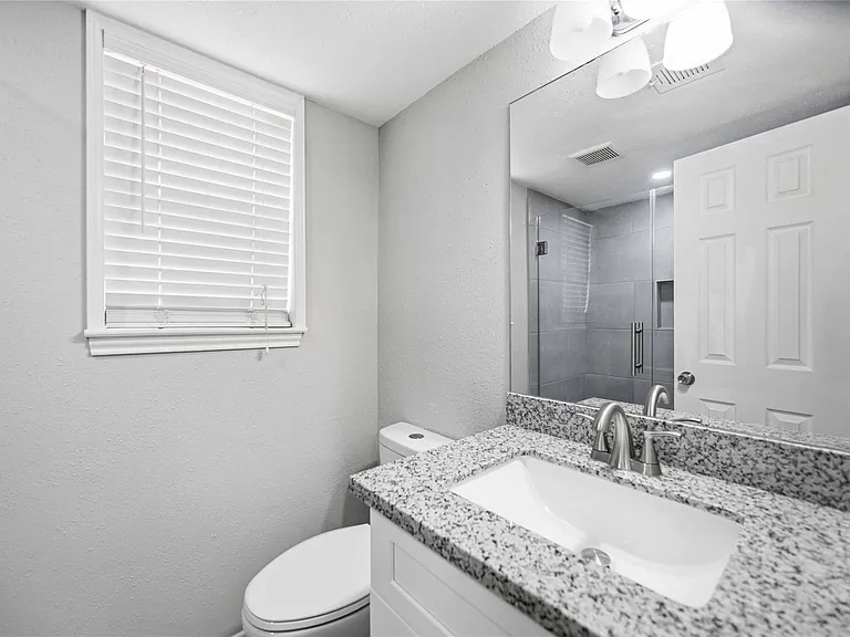 11006 Thackery Ln — Photo 21