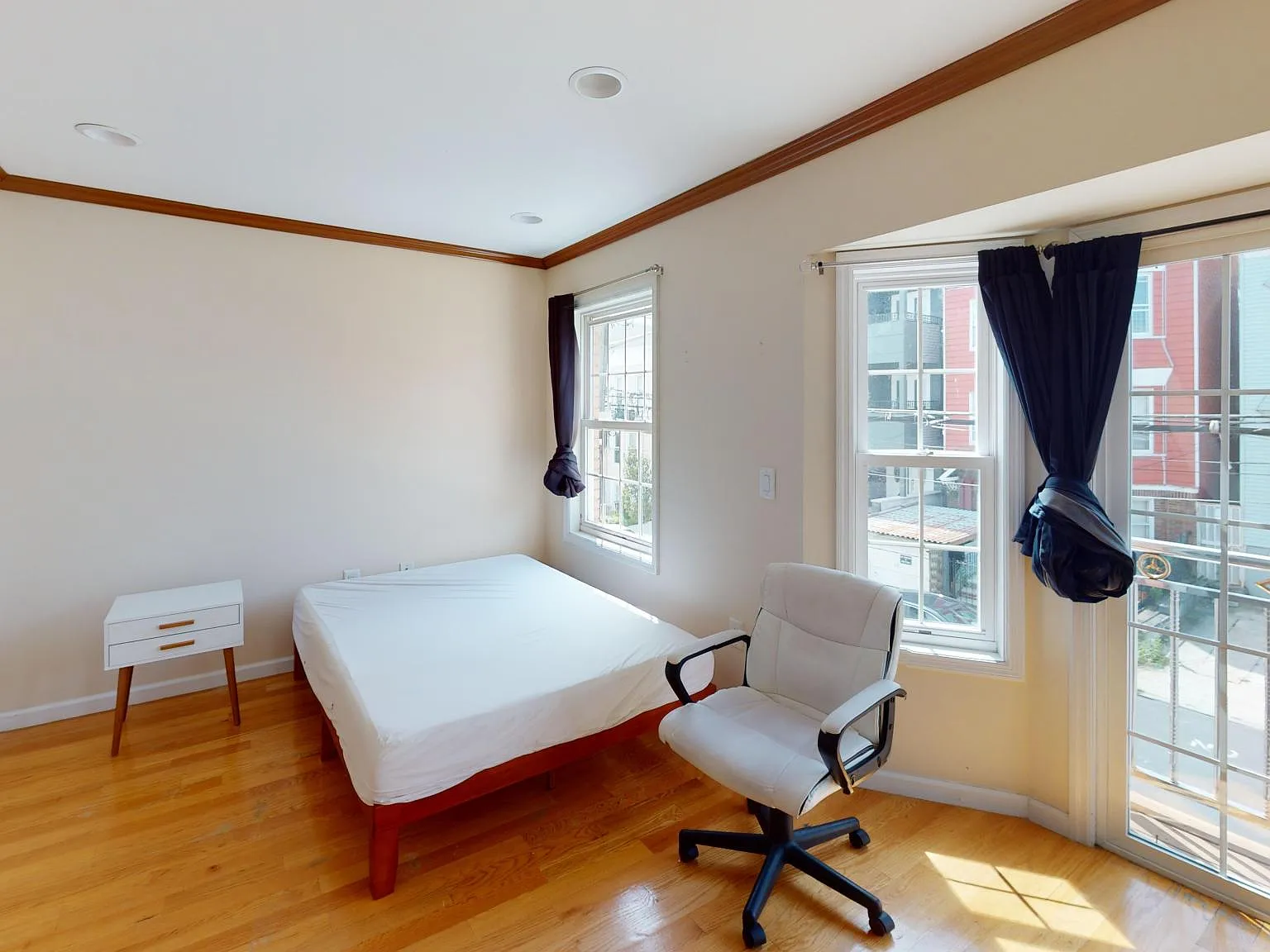 5 bed, $4,800 — Photo 3