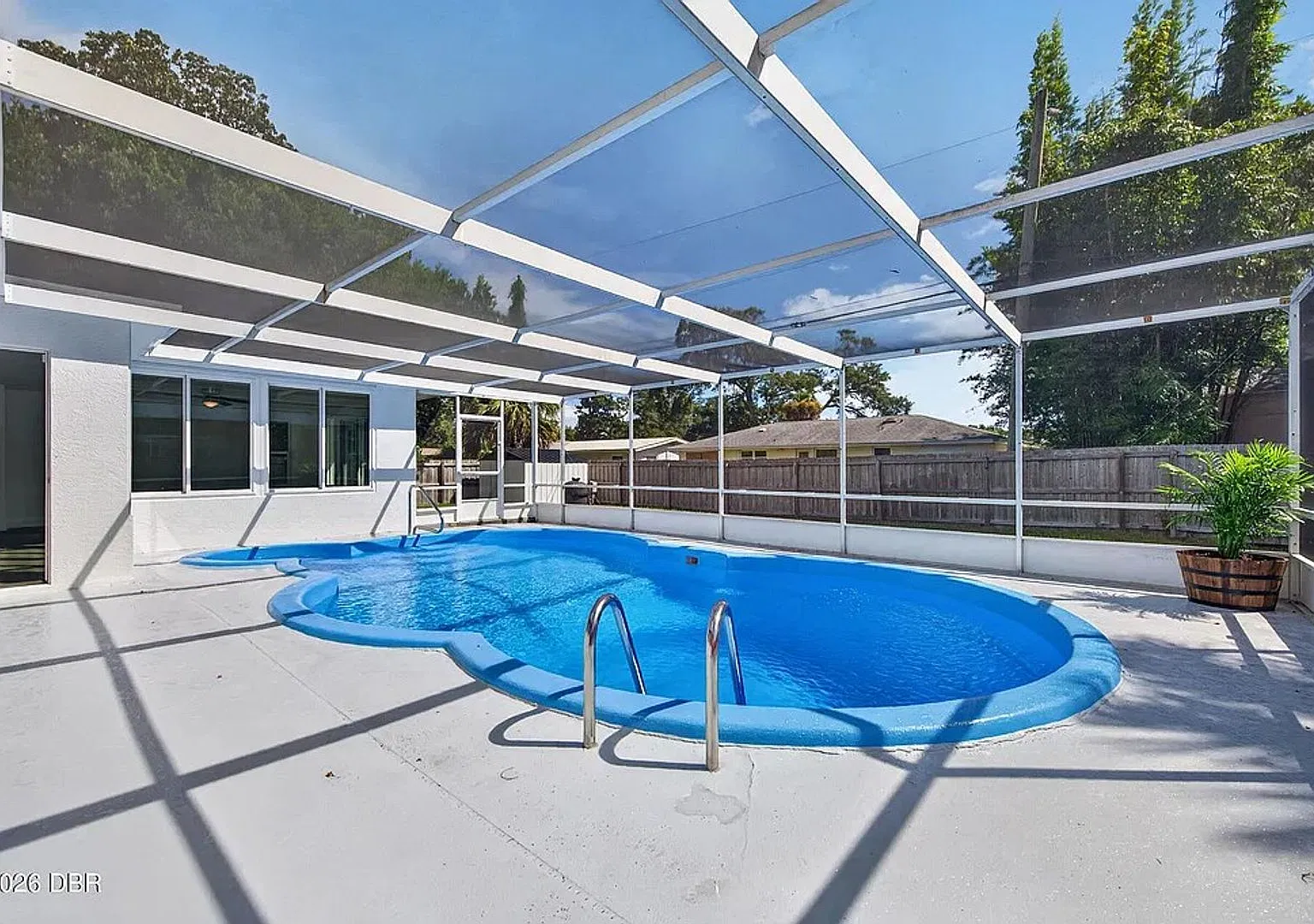 Beautifully Remodeled 4 Bed 2 Bath Pool Home in Ormond Beach — Photo 4