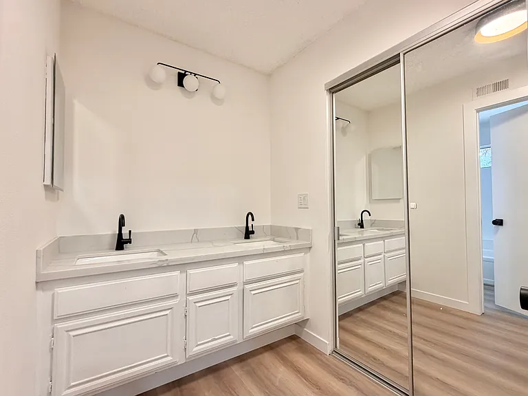 21500 Califa St #163 — Photo 17