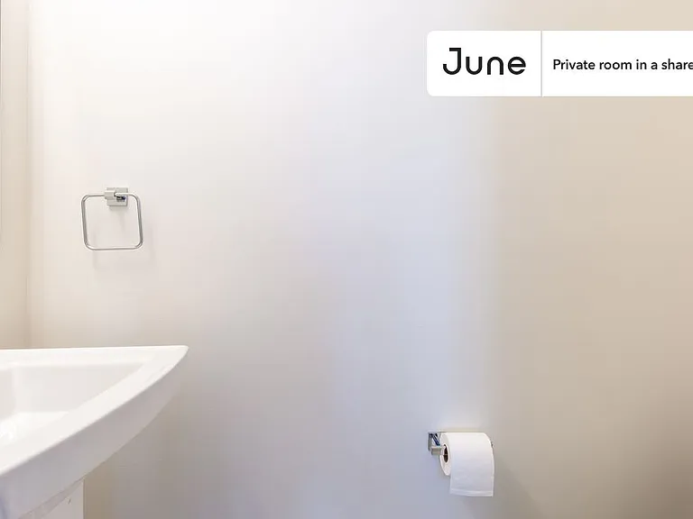 1340 Harvard St NW #B — Photo 6