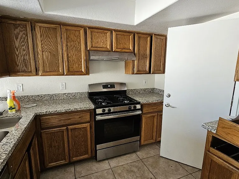 819 E Redondo Dr — Photo 5
