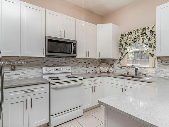 3rd image of 13744 S Garden Cove Cir