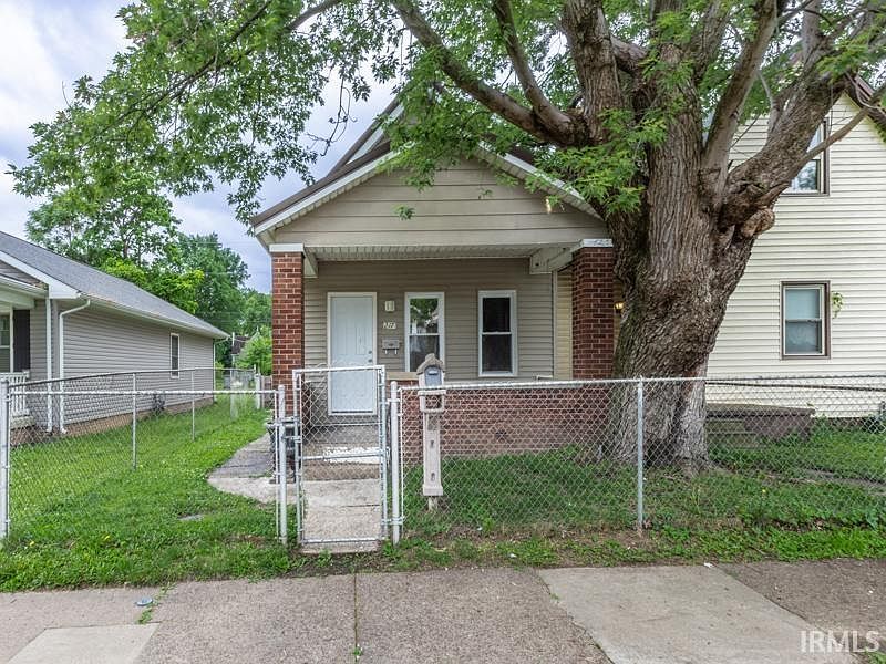 1st image of 217 E Missouri St