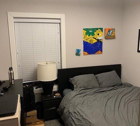 3rd image of 924 W Oakdale Ave APT 3E