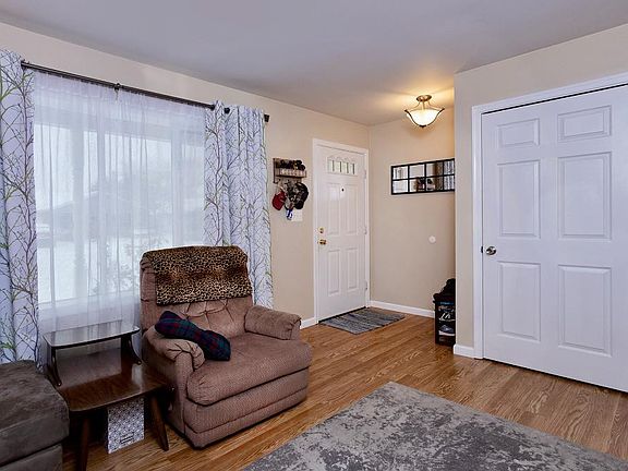 5th image of 56 Honeysuckle Dr