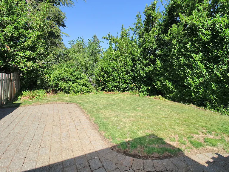 9233 SW Brier Pl — Photo 25