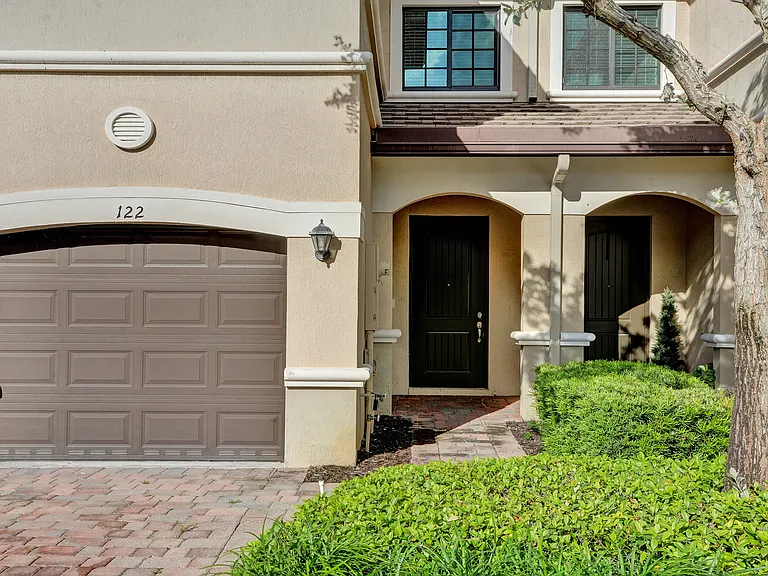4234 N Dixie Hwy #122 — Photo 3
