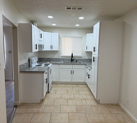 2nd image of 4208 N Pleasant Ave