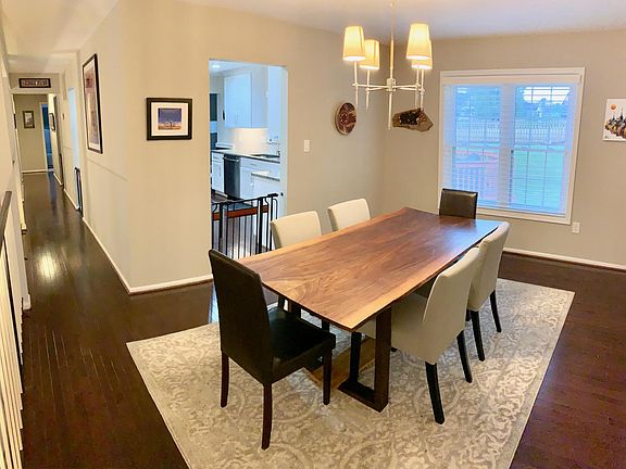 3rd image of 5089 Queens Wood Dr