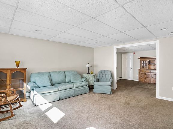 3rd image of 10 Glen Ave #B