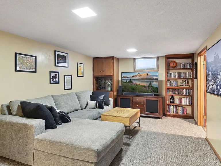 871 Lexington Pkwy S — Photo 16