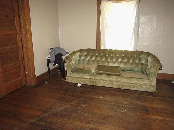 5th image of 52 Stewart Ave