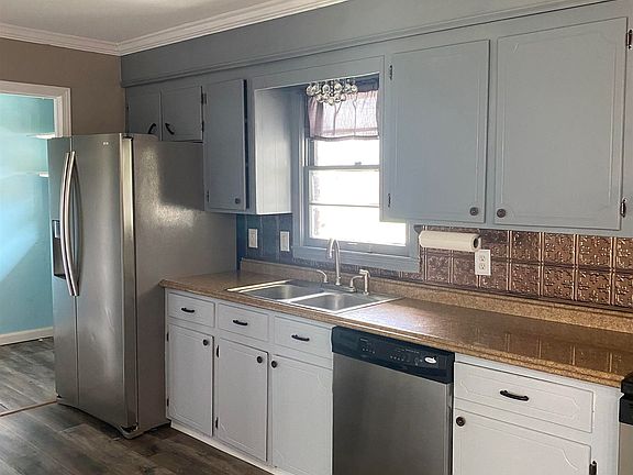 2nd image of 1110 Grand Ave
