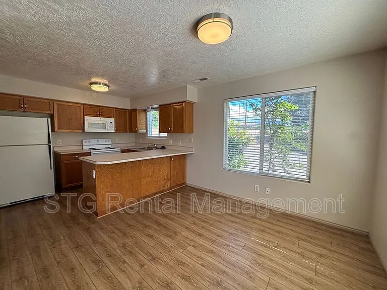425 E 1050 S #2 — Photo 5