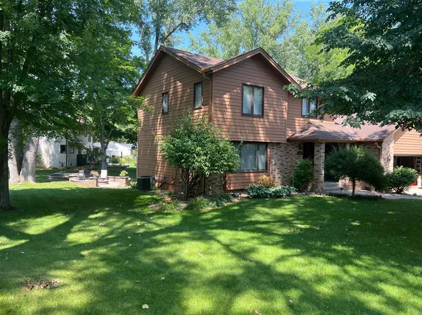 2882 Lake Diane Ct, New Brighton, MN 55112