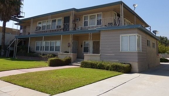 2nd image of 3721-3731 E Huntington Dr #3729