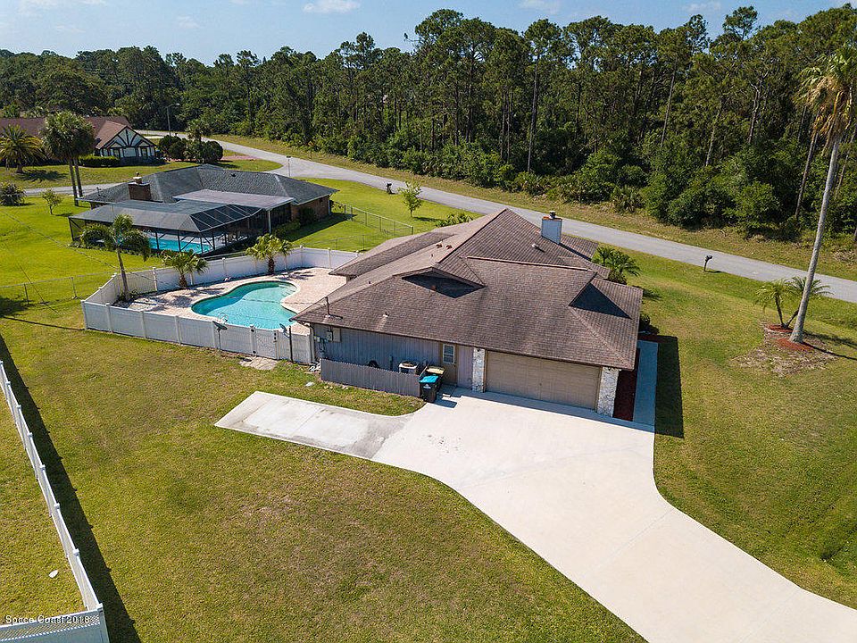 1st image of 275 Pelican Dr NE