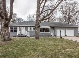 340 N Park Ave, Le Center, MN 56057