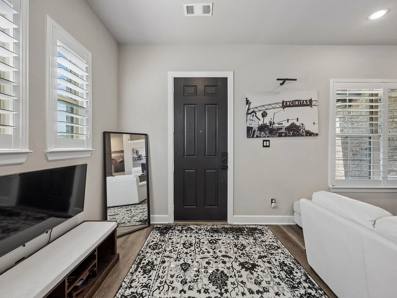 3 bed, 2200 sqft, $2,750 — Photo 4