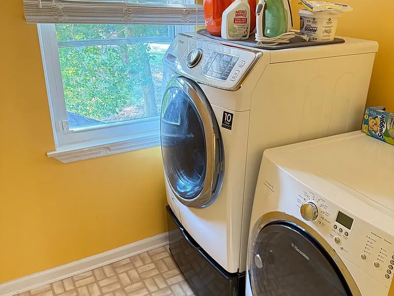 203 Aurora Ln — Photo 18