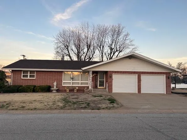 707 Grant St, Victoria, KS 67671