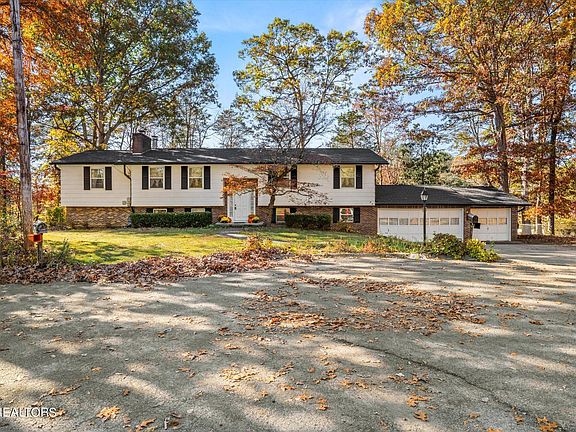 2nd image of 8905 Strafford Cir