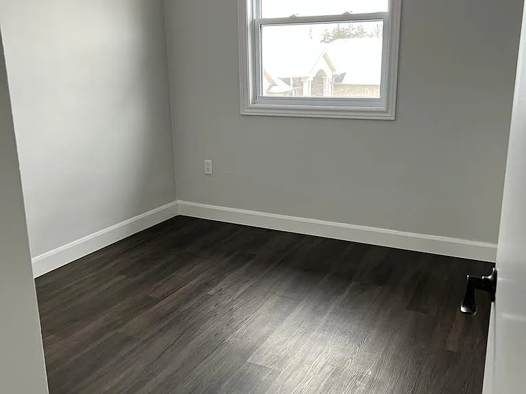 24 Fairview Ave — Photo 8