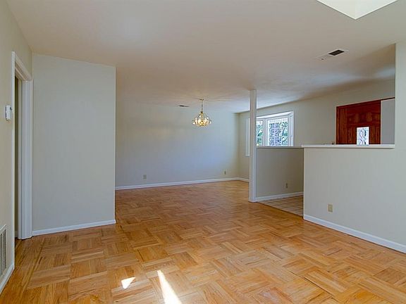 4th image of 719 Moreno Ave