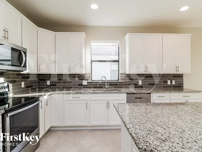 3521 E Hampton Cir — Photo 7