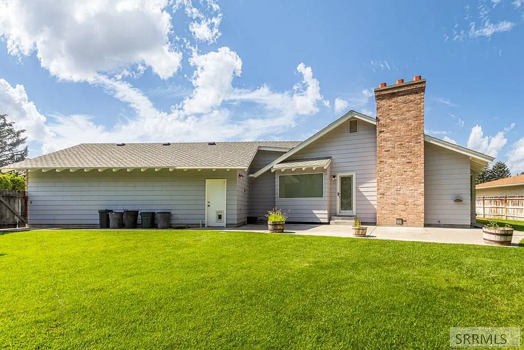5 bed, 3098 sqft, $2,600 — Photo 2